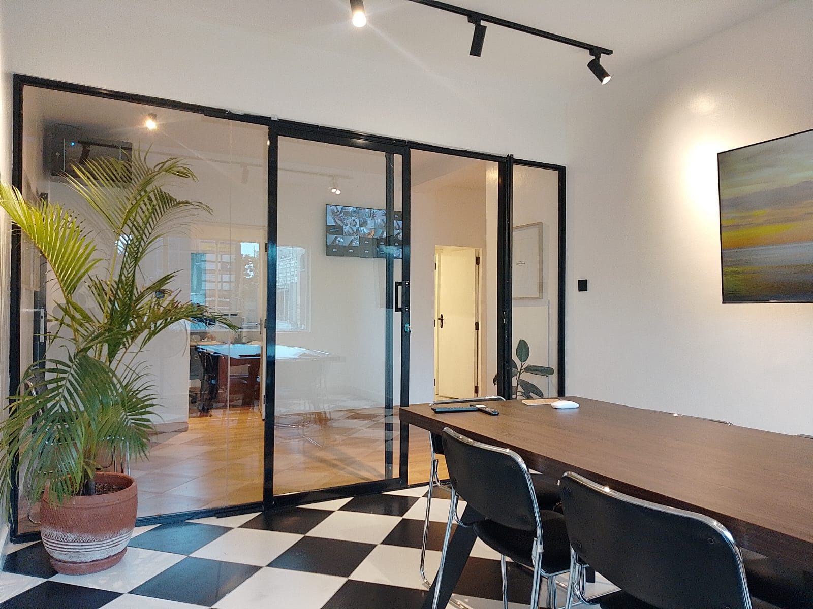 Suite A6 glass-partitioned meeting room